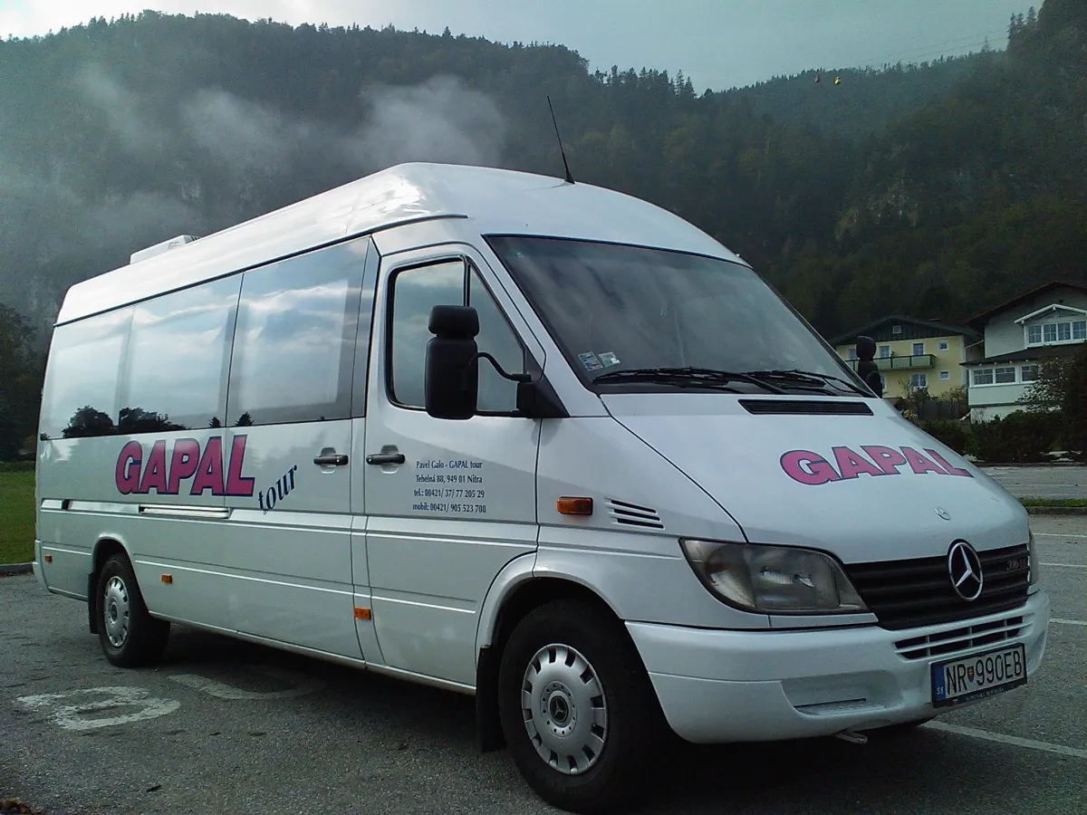 Mercedes Sprinter 316 GAPAL TOUR – exteriér v horskom prostredí
